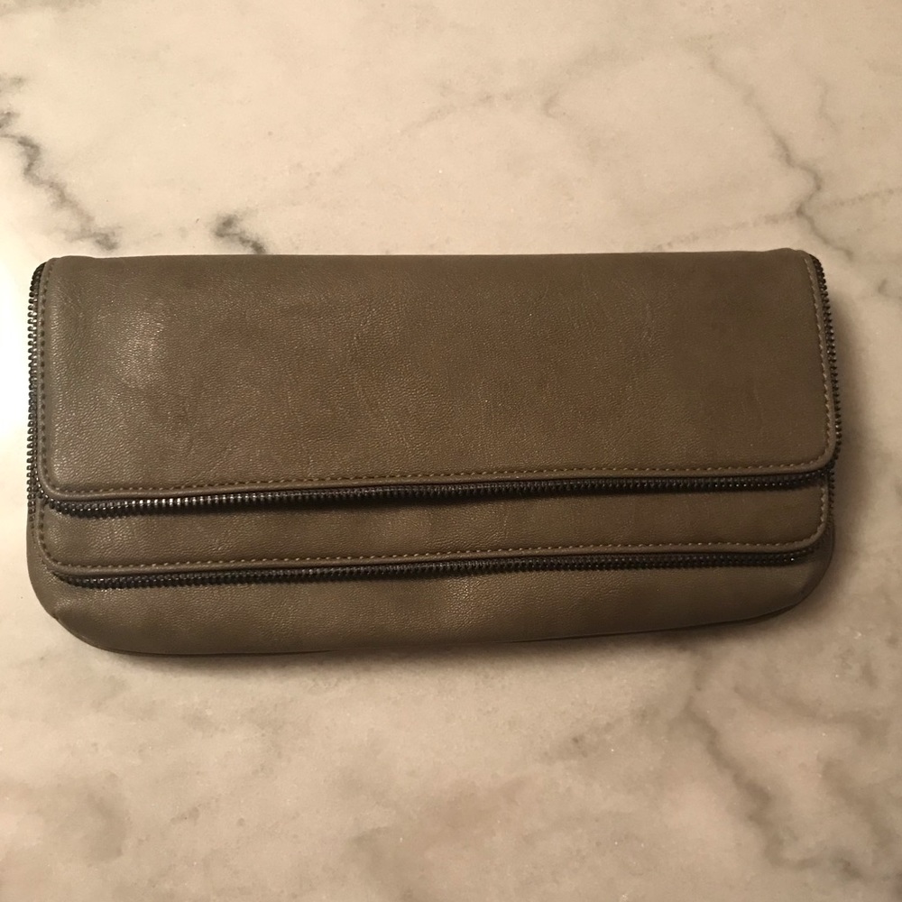 Banana Republic Magnetic Clutch